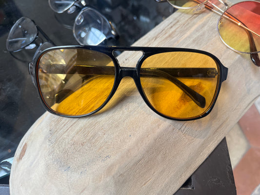 Lindos lentes especialmente diseñados para el ceo de corporación stark